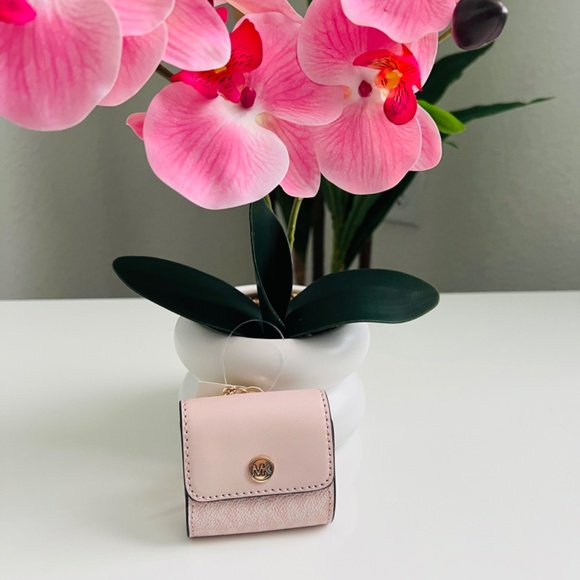 Michael kors AirPods Pro case /bag charm/key chain - Picture 2 of 11